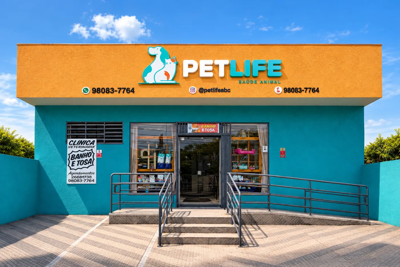 Fachada da PetLife Santo André, em azul-turquesa com letreiro laranja